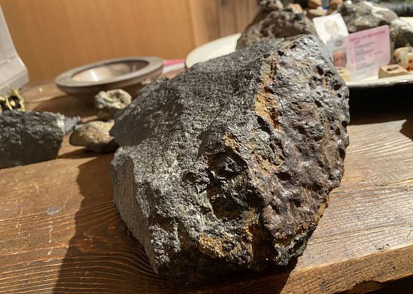 Серовские энтузиасты предполагают, что нашли в лесу метеорит. Нужно провести экспертизу находки